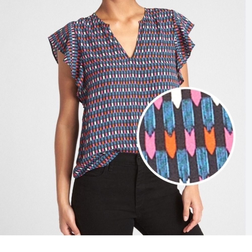 Gap Blue Geometric Print All Day Wear Blouse Sz S Ruffle short sleeves V-neck